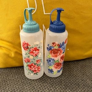 Pioneer woman plastic bottles